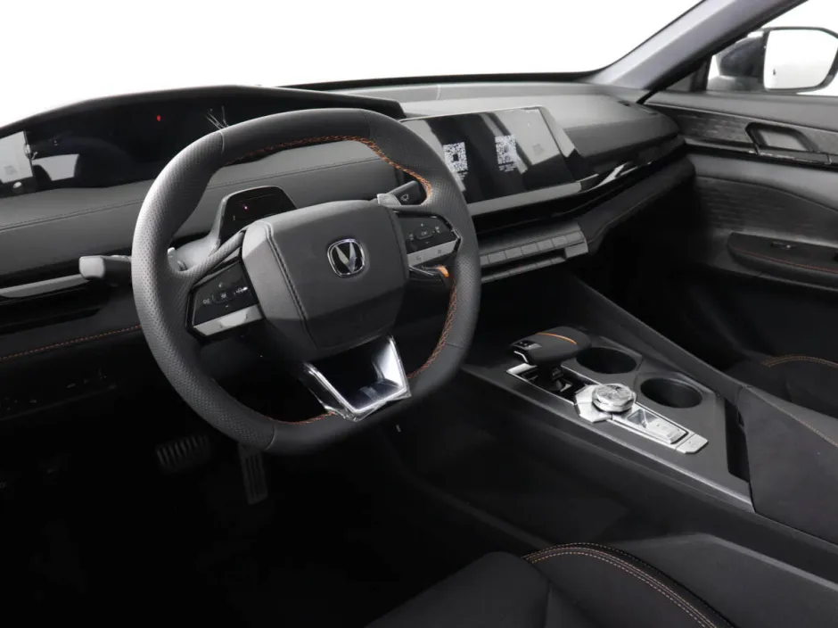 Автомобиль Changan UNI-V, 1.5 л, передний привод, Робот, бензин в наличии в Самаре