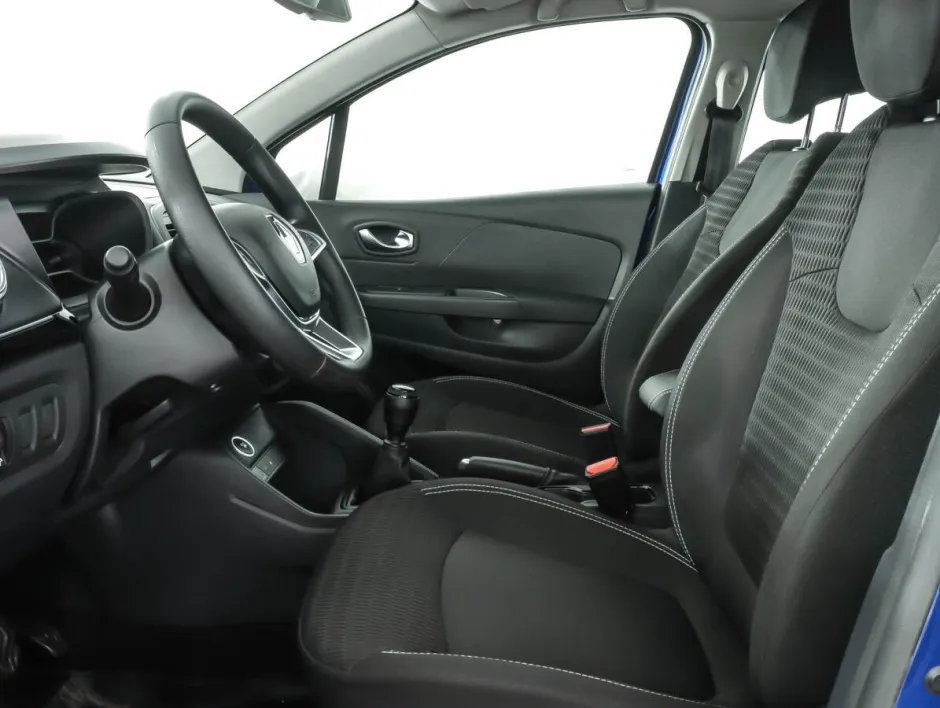 Автомобиль Renault Kaptur, 1.6 л, передний привод, МКПП, бензин в наличии в Краснодаре