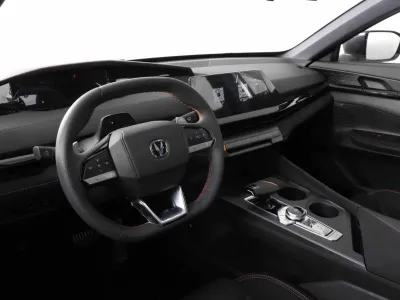 Автомобиль Changan UNI-V, 1.5 л, передний привод, Робот, бензин в наличии в Новосибирск
