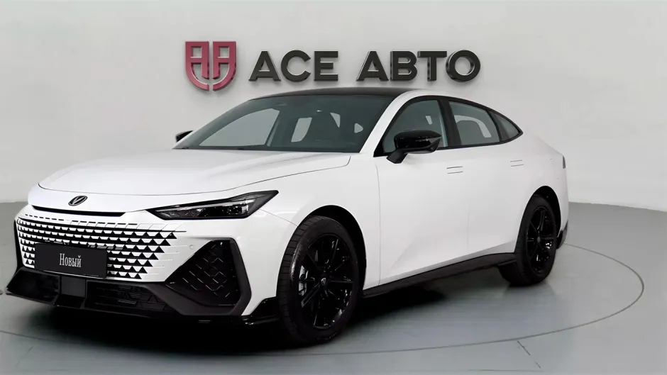 Автомобиль Changan UNI-V, 1.5 л, передний привод, Робот, бензин в наличии в Самаре