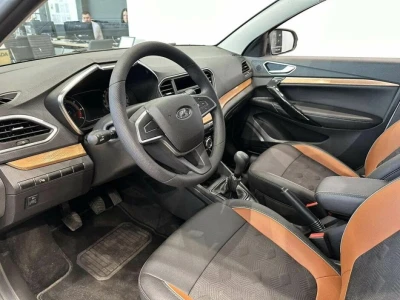 Автомобиль LADA Vesta SW Cross, 1.6 л, передний привод, МКПП, бензин в наличии в Новосибирске