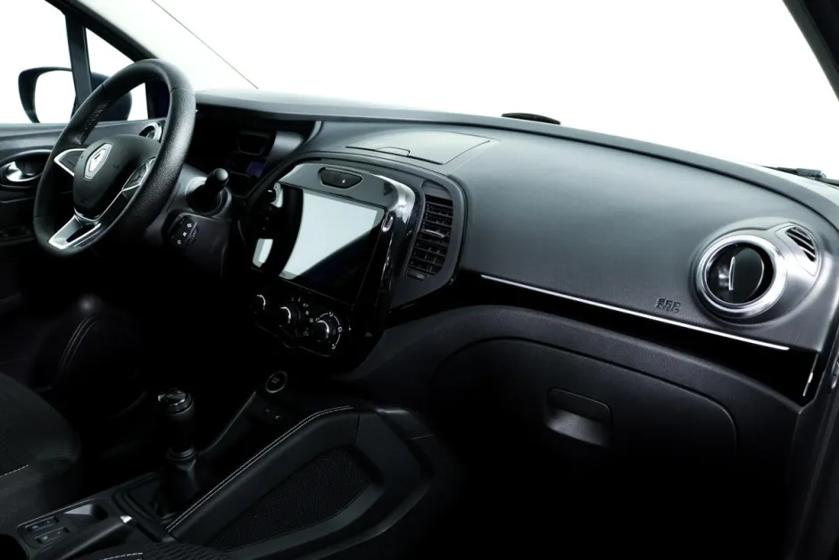 Автомобиль Renault Kaptur, 1.6 л, передний привод, МКПП, бензин в наличии в Краснодаре