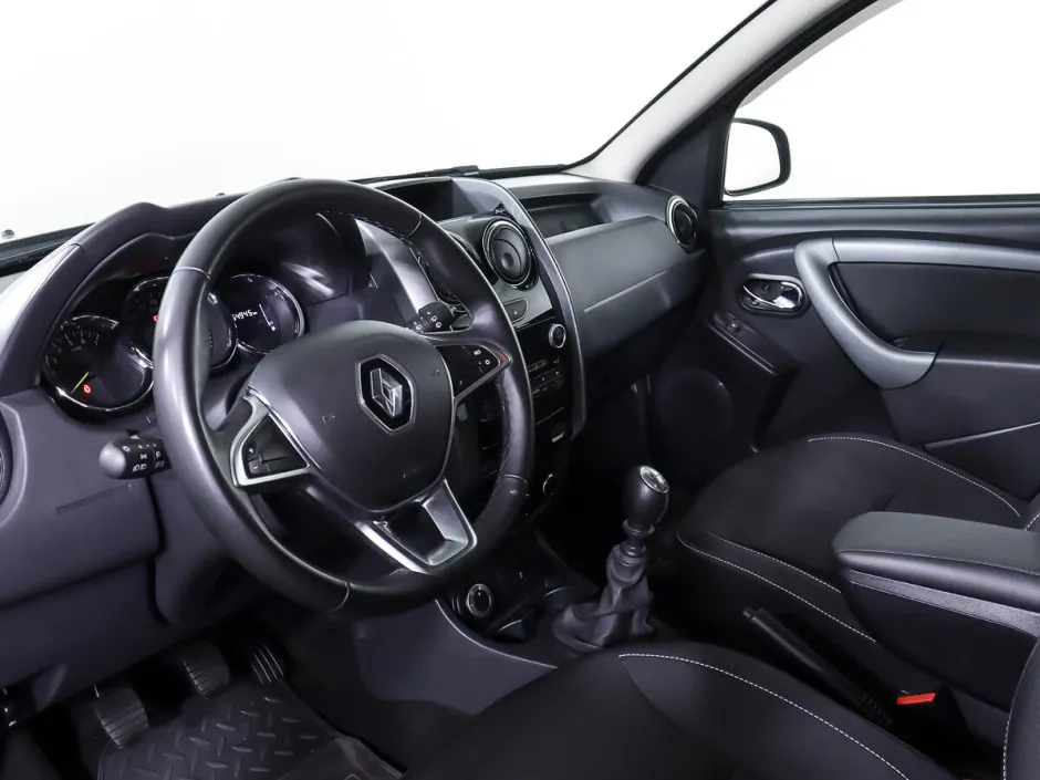 Автомобиль Renault Duster, 1.6 л, передний привод, МКПП, бензин в наличии в Самаре