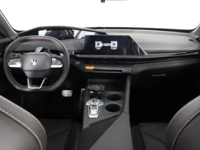 Автомобиль Changan UNI-V, 1.5 л, передний привод, Робот, бензин в наличии в Новосибирск