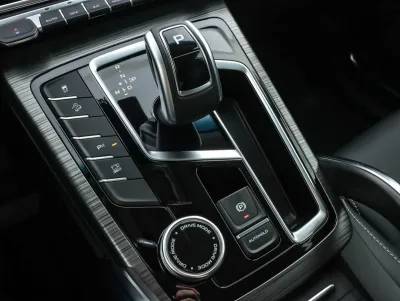 Автомобиль Geely Atlas Pro, 1.5 л, полный привод, Робот, бензин в наличии в Новосибирск