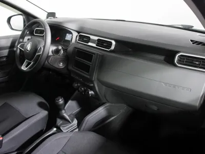 Автомобиль Renault Duster, 1.6 л, передний привод, МКПП, бензин в наличии в Омске