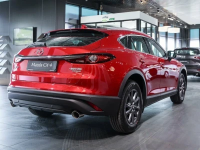 Автомобиль Mazda CX-4, 2 л, передний привод, АКПП, бензин в наличии в Екатеринбург