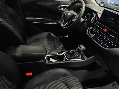 Автомобиль JAC JS4, 1.5 л, передний привод, Вариатор, бензин в наличии в Екатеринбургe