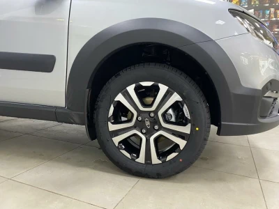 Автомобиль LADA Largus 5 мест, 1.6 л, передний привод, МКПП, бензин в наличии в Новосибирске