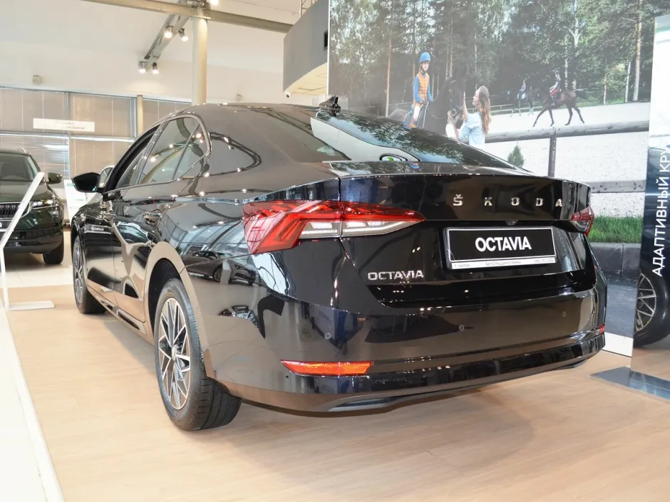 Автомобиль Skoda Octavia, 1.4 л, передний привод, АКПП, бензин в наличии в Санкт-Петербург