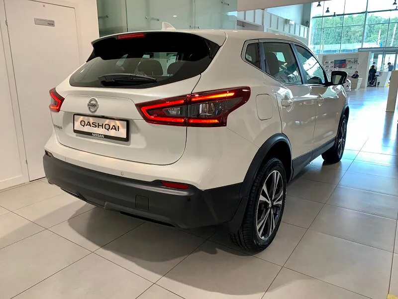 Автомобиль Nissan Qashqai, 2 л, полный привод, Вариатор, бензин в наличии в Санкт-Петербург