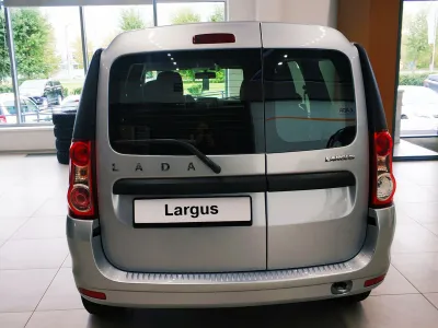 Автомобиль LADA Largus 5 мест, 1.6 л, передний привод, МКПП, бензин в наличии в Новосибирске