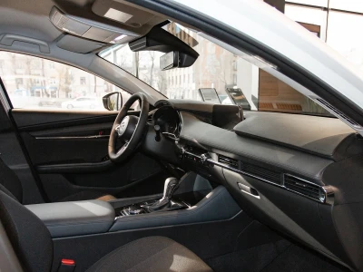 Автомобиль Mazda 3, 1.5 л, передний привод, АКПП, бензин в наличии в Екатеринбург