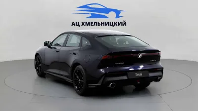 Автомобиль Changan UNI-V, 1.5 л, передний привод, Робот, бензин в наличии в Новосибирск