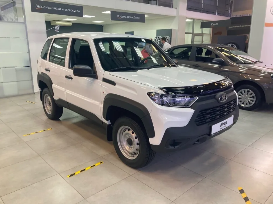 Автомобиль LADA Niva Travel, 1.7 л, полный привод, МКПП, бензин в наличии в Санкт-Петербург
