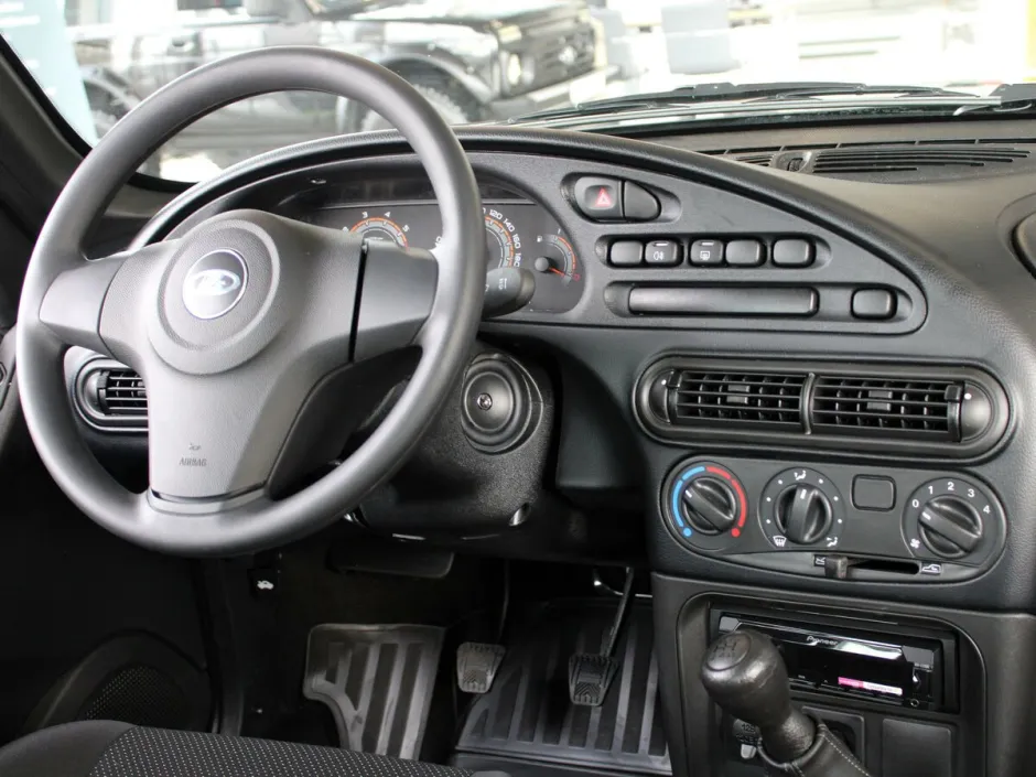 Автомобиль LADA Niva Travel, 1.7 л, полный привод, МКПП, бензин в наличии в Санкт-Петербург