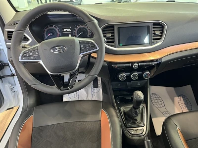 Автомобиль LADA Vesta Cross, 1.6 л, передний привод, МКПП, бензин в наличии в Новосибирске