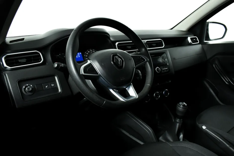 Автомобиль Renault Duster, 1.6 л, передний привод, МКПП, бензин в наличии в Самаре