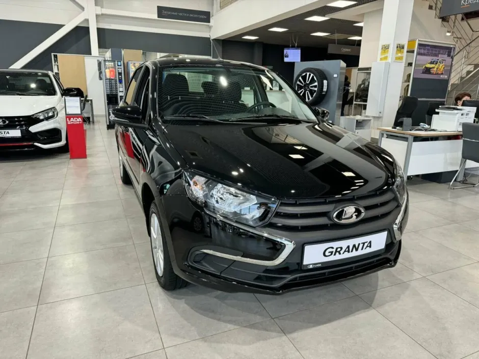 Автомобиль LADA Granta Седан, 1.6 л, передний привод, МКПП, бензин в наличии в Санкт-Петербург