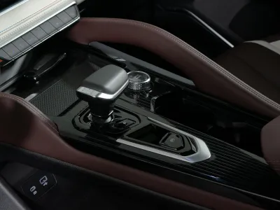 Автомобиль Geely Monjaro, 2 л, полный привод, АКПП, бензин в наличии в Новосибирск