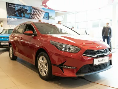Автомобиль Kia Ceed, 1.6 л, передний привод, АКПП, бензин в наличии в Тюмени