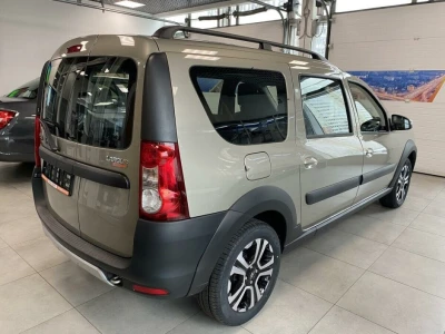 Автомобиль LADA Largus Cross 5 мест, 1.6 л, передний привод, МКПП, бензин в наличии в Новосибирске