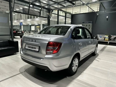Автомобиль LADA Granta Седан, 1.6 л, передний привод, МКПП, бензин в наличии в Новосибирске