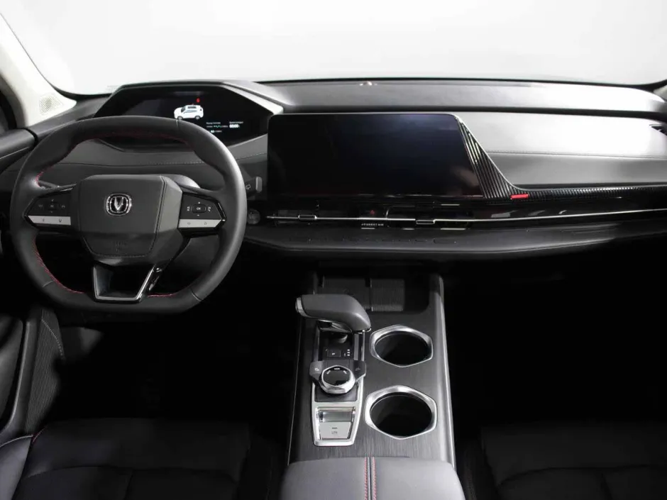 Автомобиль Changan UNI-S, 1.5 л, передний привод, Робот, бензин в наличии в Самаре