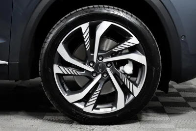 Автомобиль Geely Monjaro, 2 л, полный привод, АКПП, бензин в наличии в Новосибирск