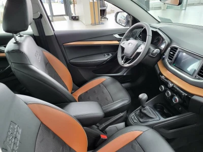 Автомобиль LADA Vesta Cross, 1.6 л, передний привод, МКПП, бензин в наличии в Новосибирске