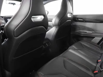 Автомобиль Changan UNI-V, 1.5 л, передний привод, Робот, бензин в наличии в Новосибирск