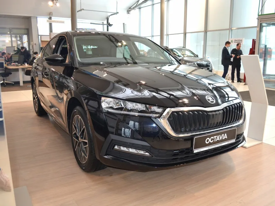 Автомобиль Skoda Octavia, 1.4 л, передний привод, АКПП, бензин в наличии в Санкт-Петербург
