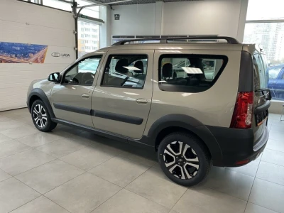 Автомобиль LADA Largus Cross 5 мест, 1.6 л, передний привод, МКПП, бензин в наличии в Новосибирске