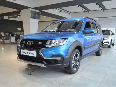 Автомобиль LADA Largus Cross 7 мест, 1.6 л, передний привод, МКПП, бензин в наличии в Новосибирске