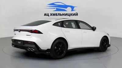 Автомобиль Changan UNI-V, 1.5 л, передний привод, Робот, бензин в наличии в Новосибирск