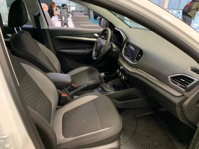 Автомобиль LADA Vesta, 1.6 л, передний привод, МКПП, бензин в наличии в Новосибирске