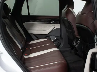 Автомобиль Geely Monjaro, 2 л, полный привод, АКПП, бензин в наличии в Новосибирск