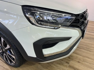 Автомобиль LADA Vesta Cross, 1.6 л, передний привод, МКПП, бензин в наличии в Новосибирске