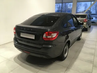 Автомобиль LADA Granta Лифтбек, 1.6 л, передний привод, МКПП, бензин в наличии в Новосибирске
