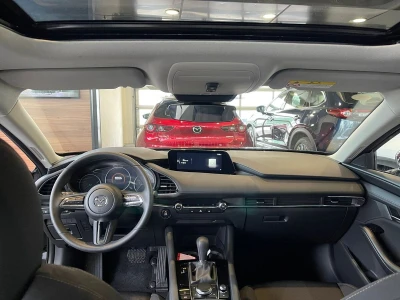 Автомобиль Mazda 3, 2 л, передний привод, АКПП, бензин в наличии в Екатеринбург