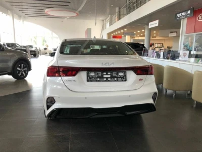 Автомобиль Kia Cerato, 2 л, передний привод, АКПП, бензин в наличии в Краснодаре