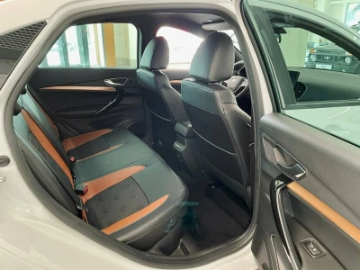 Автомобиль LADA Vesta Cross, 1.6 л, передний привод, МКПП, бензин в наличии в Новосибирске