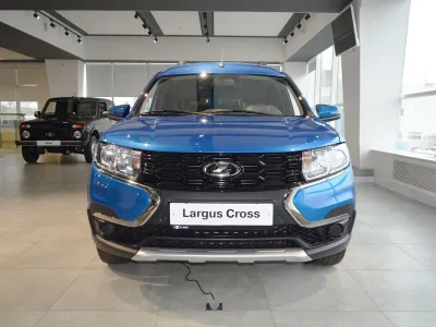 Автомобиль LADA Largus Cross 7 мест, 1.6 л, передний привод, МКПП, бензин в наличии в Новосибирске