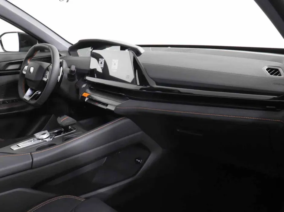 Автомобиль Changan UNI-V, 1.5 л, передний привод, Робот, бензин в наличии в Самаре
