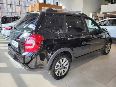 Автомобиль LADA Granta Cross, 1.6 л, передний привод, МКПП, бензин в наличии в Новосибирске