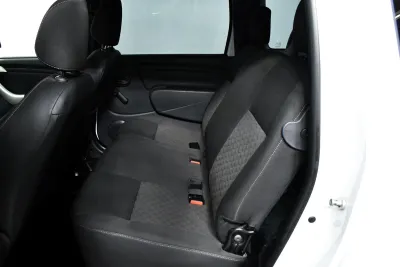 Автомобиль LADA Largus 5 мест, 1.6 л, передний привод, МКПП, бензин в наличии в Новосибирск