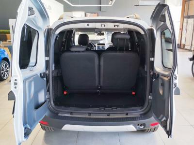 Автомобиль LADA Largus Cross 7 мест, 1.6 л, передний привод, МКПП, бензин в наличии в Новосибирске