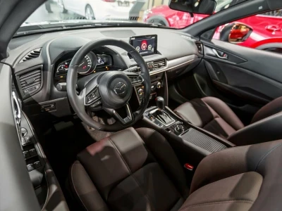 Автомобиль Mazda CX-4, 2 л, передний привод, АКПП, бензин в наличии в Екатеринбург