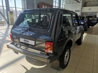 Автомобиль LADA Niva Legend 3D, 1.7 л, полный привод, МКПП, бензин в наличии в Новосибирске