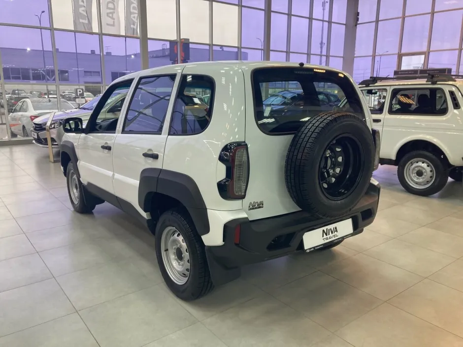 Автомобиль LADA Niva Travel, 1.7 л, полный привод, МКПП, бензин в наличии в Санкт-Петербург